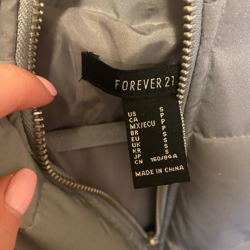 Reflective Cropped Puffer Jacket - Picture 12 of 12